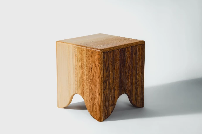 Vue de face du Cube, meuble en bois designé par Matière Vive