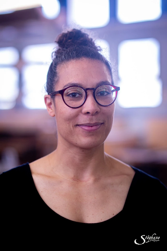 Portrait de l'ébéniste Céline Counali, fondatrice de Matière Vive à Angers